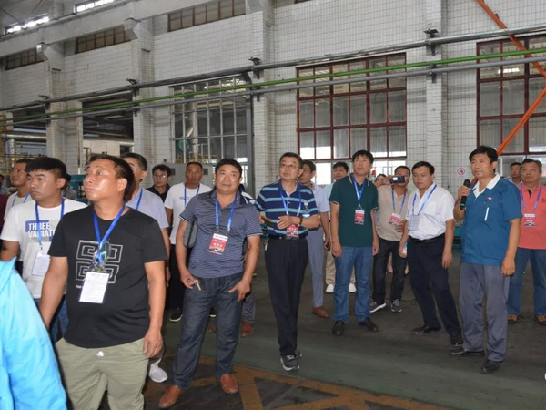 社会公家在Z6尊龙凯时集团科普基地出产车间参观进建