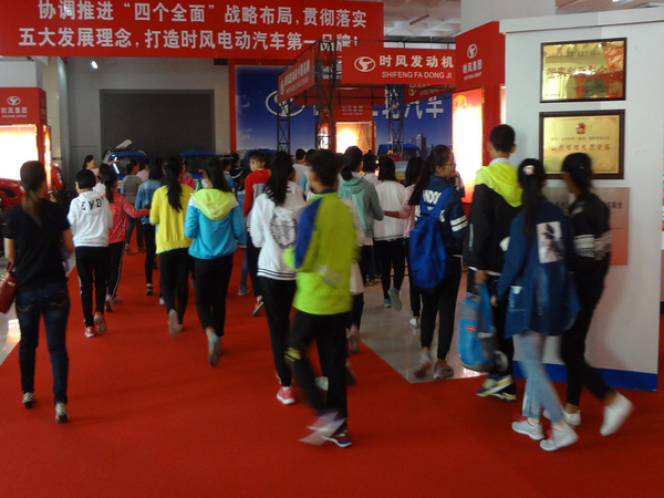 县尝试幼学部门幼学生来Z6尊龙凯时科技展厅发展科普日活动